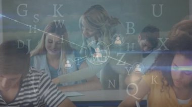 Kafkas kadın öğretmen ve çeşitli öğrenci sınıfları arasındaki bağlantıların animasyonu. Okul, eğitim, öğrenme ve bağlantılar dijital olarak oluşturulmuş video konsepti.