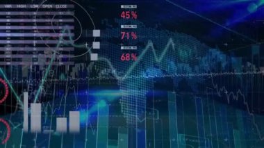 Dünya haritasında kara zemin üzerinde veri işleme animasyonu. Küresel teknoloji, bilgisayar ve dijital arayüz kavramı dijital olarak oluşturulmuş video.