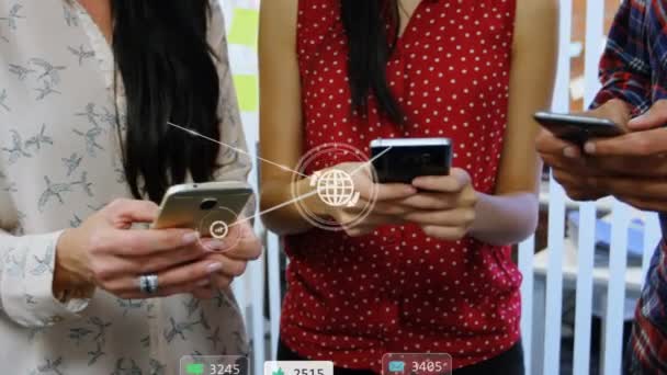 Animacja Ikon Mediów Różnych Biznesmenach Korzystających Smartfonów Koncepcja Globalnego Biznesu — Wideo stockowe