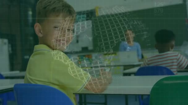 Animatie Van Informatica Wereldbol Portret Van Kaukasische Jongen Glimlachend Klas — Stockvideo