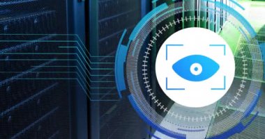 Sunucu odasındaki göz simgesiyle veri işleme animasyonu. Küresel teknoloji ve dijital arayüz konsepti dijital olarak oluşturulmuş video