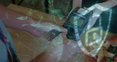 Ödeme terminalini kullanan insanlar üzerindeki bağlantı ağının animasyonu. Küresel iş, finans, veri işleme ve dijital arayüz kavramı dijital olarak oluşturulmuş video.