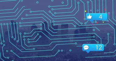 Entegre devre ve şehir manzarası üzerindeki sosyal medya tepkilerinin animasyonu. Sosyal medya, iş dünyası, finans, ekonomi ve teknoloji konsepti dijital olarak oluşturulmuş video.