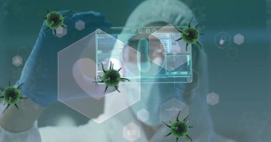 Beyaz erkek laboratuvar çalışanı üzerinde dijital kartla yeşil virüs hücrelerinin canlandırılması. Sağlık, tıp, biyoloji, bilim ve covid 19 salgın konsepti dijital olarak oluşturulmuş video.