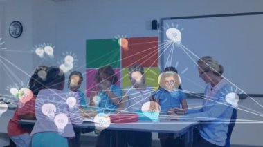 Ampullerle ve çeşitli öğrenci sınıflarıyla bağlantı ağının animasyonu. Okul, eğitim, öğrenme ve bağlantılar dijital olarak oluşturulmuş video konsepti.