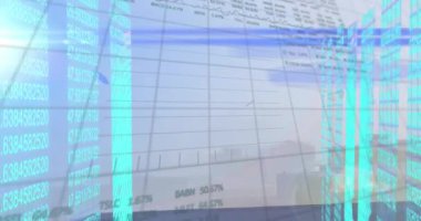 Şehir manzarası üzerinde veri işleme animasyonu. Küresel teknoloji, bilgisayar ve dijital arayüz kavramı dijital olarak oluşturulmuş video.