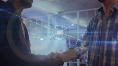 Ofisteki çeşitli iş arkadaşlarıyla olan bağlantıların animasyonu. İş, ağ, bağlantılar, işbirliği ve dijital olarak oluşturulmuş iletişim konsepti.