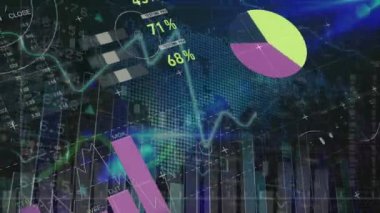 Dünya haritasında kara zemin üzerinde veri işleme animasyonu. Küresel teknoloji, bilgisayar ve dijital arayüz kavramı dijital olarak oluşturulmuş video.