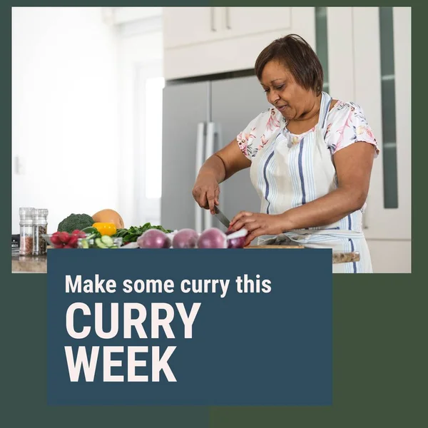 Imagen Semana Del Curry Sobre Mujer Mayor Birracial Cocinando Cocina — Foto de Stock