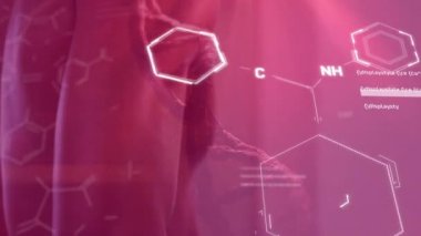 DNA ve beyaz adamın pembe arka planda egzersiz yapması üzerine kimyasal formüllerin canlandırılması. Bilim, insan biyolojisi ve spor konsepti dijital olarak üretilen video.
