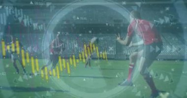 Stadyumdaki çeşitli ragbi oyuncuları üzerinde veri işleme ve tarama animasyonu. Küresel spor, bilgisayar ve dijital arayüz kavramı dijital olarak oluşturulmuş video.