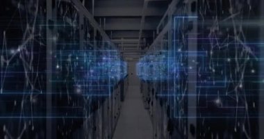 Sunucu odasında veri işleme animasyonu. küresel iş ve dijital arayüz kavramı dijital olarak oluşturulmuş video.