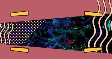 Siyah arkaplandaki bağlantıların üzerinde üçgenlerin ve pembe çerçevelerin animasyonu. Soyutlama, renk, şekil ve hareket konsepti dijital olarak oluşturulmuş video.