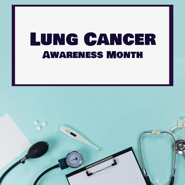 Bild Des Bewusstseinsmonats Für Lungenkrebs Über Medizinischen Artikeln Auf Blauem — Stockfoto