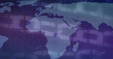 Dünya haritası üzerinde veri işleme animasyonu. küresel iş ve dijital arayüz kavramı dijital olarak oluşturulmuş video