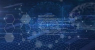 Beyinler üzerinde veri işleme animasyonu. Küresel iş ve dijital arayüz kavramı dijital olarak oluşturulmuş video.