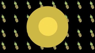 Siyah arkaplandaki ananasların üzerindeki sarı nokta animasyonu. Parti, desenler ve dokular konsepti dijital olarak oluşturulmuş video.