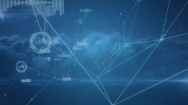 Gökyüzündeki bulutların üzerinde işlenen bağlantılar ve veri ağı. Küresel ağ ve iş teknolojisi kavramı