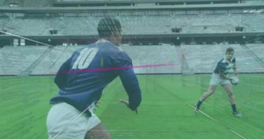 Stadyumdaki çeşitli ragbi oyuncuları üzerinde veri işleme animasyonu. Küresel spor, bilgisayar ve dijital arayüz kavramı dijital olarak oluşturulmuş video.