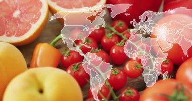 Meyve ve sebze üzerine dünya haritasının animasyonu. Gıda, meyve, sebze ve dünya vegan günü konsepti dijital olarak üretilen video.