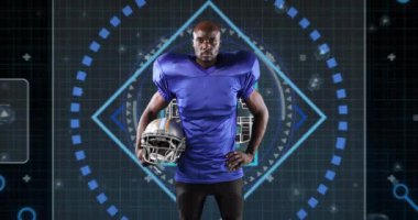 Amerikan futbolcusu üzerinde dijital arayüz animasyonu. Küresel spor, dijital arayüz ve veri işleme kavramı dijital olarak oluşturulmuş video.