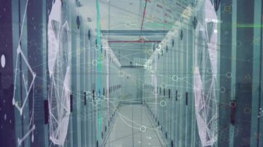 Bilgisayar sunucuları üzerinden bağlantı ve veri işleme ağının animasyonu. Küresel veri işleme, hesaplama ve bağlantılar konsepti dijital olarak oluşturulmuş video.