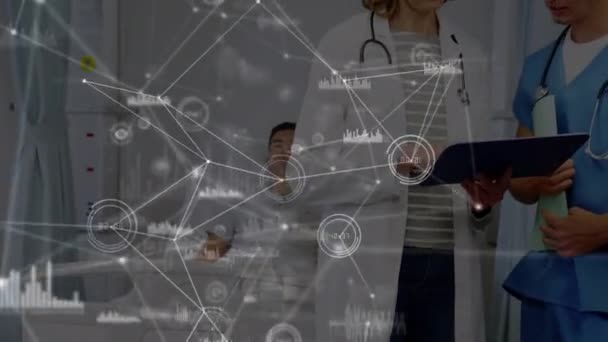 Kafkasyalı Kadın Erkek Doktorlar Arasındaki Bağlantı Ağının Animasyonu Dijital Olarak — Stok video