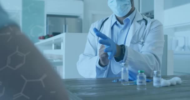 头戴手套和面罩的鸟类男医生的化学结构动画 全球联盟19大流行病 医药和保健服务概念数字制作的录像 — 图库视频影像