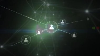 Işıklar ve siyah arkaplan üzerindeki bağlantıların animasyonu. Ağ, bağlantılar, veri işleme ve teknoloji konsepti dijital olarak oluşturulmuş video.