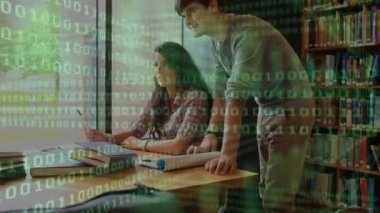 Kafkas öğrencilerin kütüphanede öğrenmesi üzerine ikili kod animasyonu. Çalışma, eğitim ve teknoloji konsepti dijital olarak oluşturulmuş video.