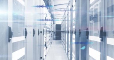 Bilgisayar sunucuları üzerinden veri işleme animasyonu. küresel hesaplama, bağlantılar ve veri işleme kavramı dijital olarak oluşturulmuş video.