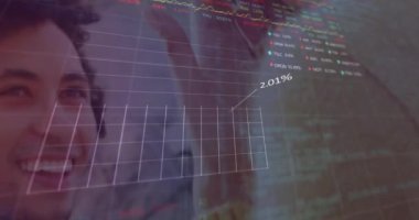 Çeşitli çiftler üzerinde grafikle veri işleme animasyonu. Küresel teknoloji, finans ve dijital arayüz kavramı dijital olarak oluşturulmuş video.