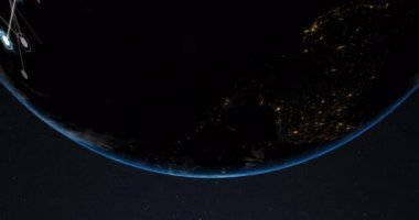 Bağlantılar ve siyah arkaplanda küre animasyonu. Küresel ağ, veri, iletişim ve teknoloji konsepti dijital olarak oluşturulmuş video.