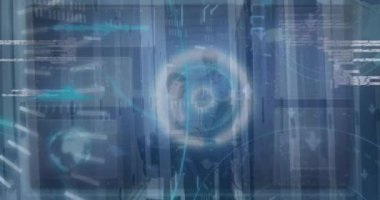 Sunucuların üzerindeki verilerle dijital ekranın animasyonu. Ağ, veri işleme ve teknoloji konsepti dijital olarak oluşturuldu.