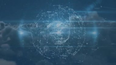 Gökyüzündeki bulutların üzerinde dönen bağlantı ağının küre animasyonu. Küresel ağ ve iş teknolojisi kavramı