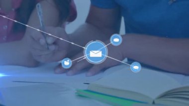 Çeşitli öğrencilerin yazıları üzerindeki bağlantı ağının animasyonu. Küresel eğitim ve dijital arayüz kavramı dijital olarak oluşturulmuş video.