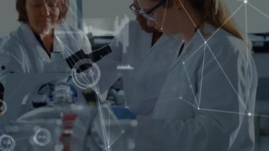 Laboratuvarda çalışan çeşitli bilim adamlarıyla bağlantı ağının animasyonu. Tıbbi araştırma ve bilim teknolojisi kavramı