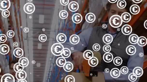 Animación Múltiples Símbolos Euros Sobre Trabajador Masculino Caucásico Que Empaca — Vídeo de stock