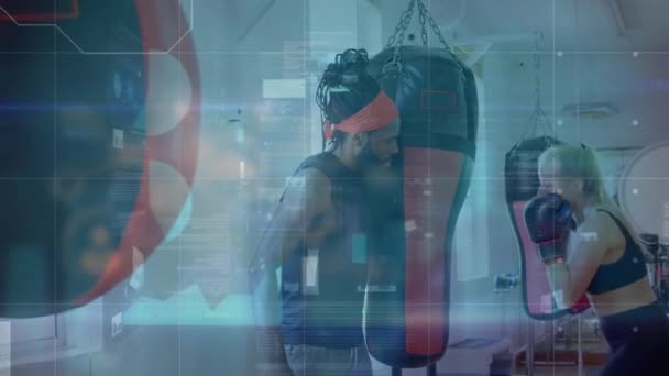 Animación Procesamiento Datos Sobre Boxeador Femenino Caucásico Con Entrenador Afroamericano — Vídeo de stock