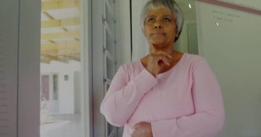 Çift ırklı son sınıf kadınının kusurları ve rakamları. Sağlık, tıp ve teknoloji konsepti dijital olarak üretilen video.