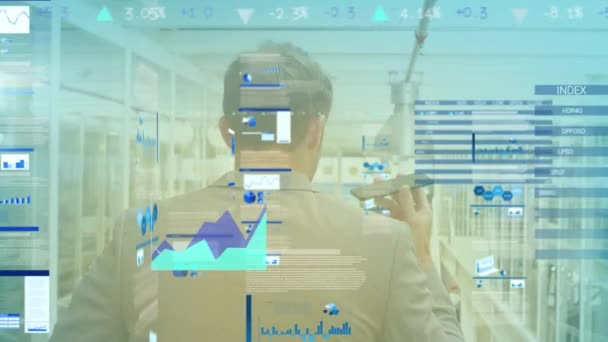 Animation Von Diagrammen Programmierdaten Und Zahlen Über Die Rückansicht Eines — Stockvideo
