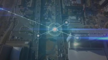 Şehir manzarası üzerindeki bağlantı ağının animasyonu. küresel bağlantılar, veri işleme ve dijital arayüz konsepti dijital olarak oluşturulmuş video.