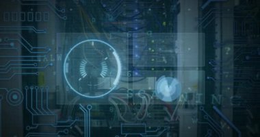 Sunucu odasında veri işleme animasyonu. Küresel bilim, bağlantılar, veri işleme ve dijital arayüz kavramı dijital olarak oluşturulmuş video.