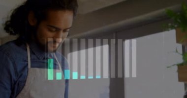 Melez erkek baristanın müşteriden kart ödemesi almasının grafiği. Küresel iletişim, iş, veri ve dijital arayüz kavramı dijital olarak oluşturulmuş video.