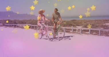 Sahilde bisiklete binen Kafkasyalı yaşlı çifte karşı birden fazla altın yıldız ikonu. pedal gün farkındalığı kavramı