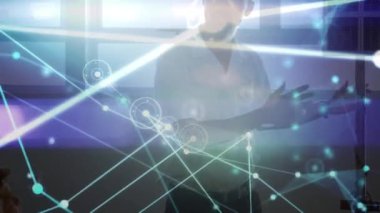 Çeşitli okul çocukları ve öğretmenler arasında bağlantı ağının animasyonu. Küresel iş ve dijital arayüz kavramı dijital olarak oluşturulmuş video.