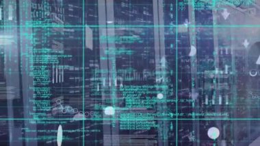 Sunucu odasında veri işleme animasyonu. Küresel bilim, bağlantılar, veri işleme ve dijital arayüz kavramı dijital olarak oluşturulmuş video.