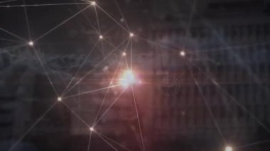 Karanlık arka planda bağlantı ağının animasyonu. küresel bağlantılar, iş dünyası, dijital arayüz, teknoloji ve ağ konsepti dijital olarak oluşturulmuş video.