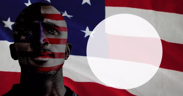 アフリカ系アメリカ人の男性アスリートの顔に夢の文字のバナーとアメリカの国旗のデザインがあります アメリカンスポーツトーナメントのコンセプト — ストック動画
