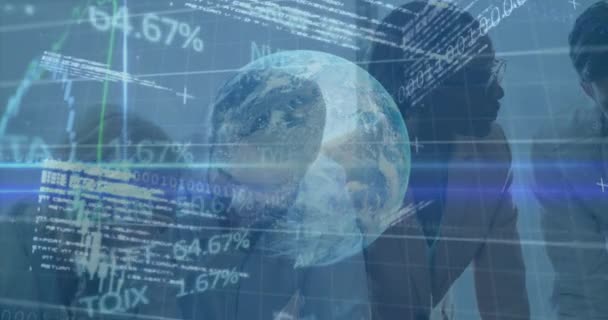 Animação Processamento Dados Financeiros Globo Sobre Diversos Empresários Conceito Global — Vídeo de Stock